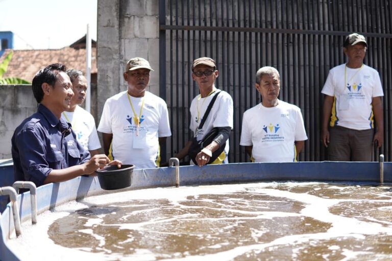 Pelatihan Pembesaran Ikan Nila Kolam Terpal Sistem Bioflok